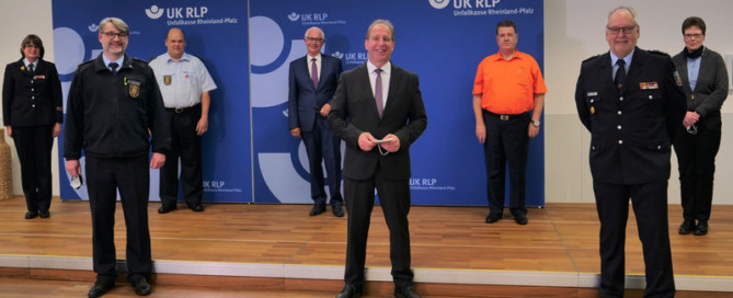 Staatssekretär Randolf Stich gratulierte den Preisträgern der Bambini- und Jugendfeuerwehr-Challenge der Unfallkasse Rheinland-Pfalz und des Landesfeuerwehrbands